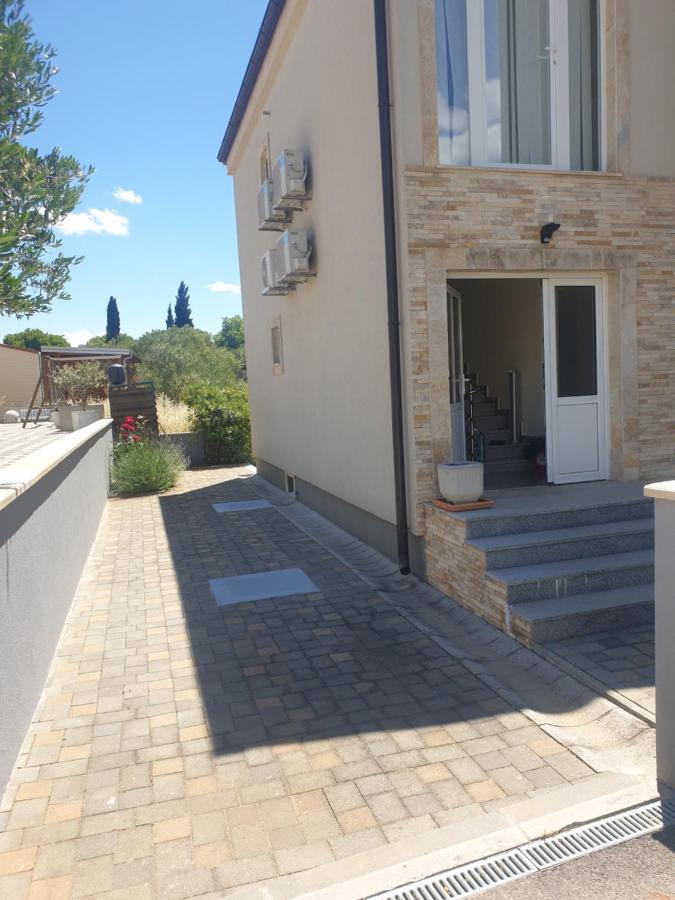 Apartmani Bepo Sveti Filip i Jakov Exterior foto